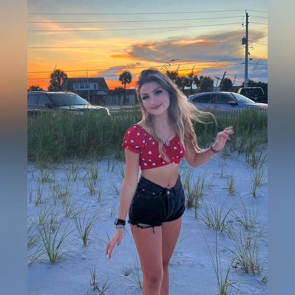 Meet your Posher, Hailey - Picture 7 of 8